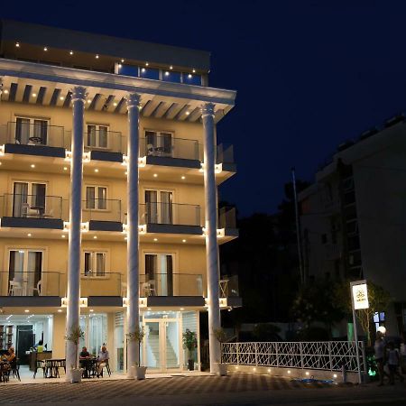 Julius Hotel Golem  Bagian luar foto