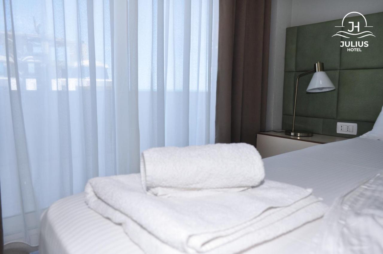 Julius Hotel Golem  Bagian luar foto