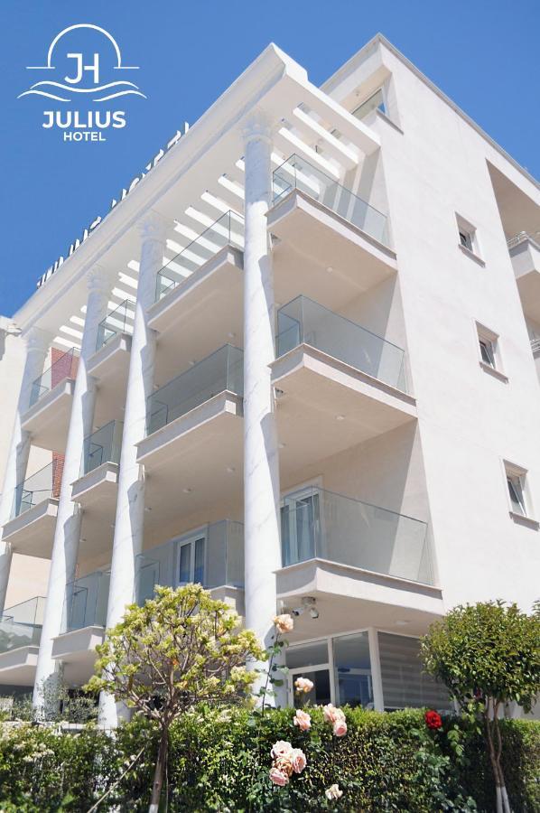 Julius Hotel Golem  Bagian luar foto