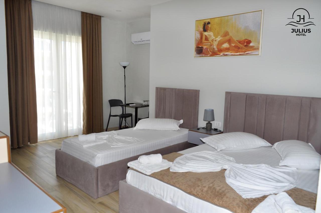 Julius Hotel Golem  Bagian luar foto