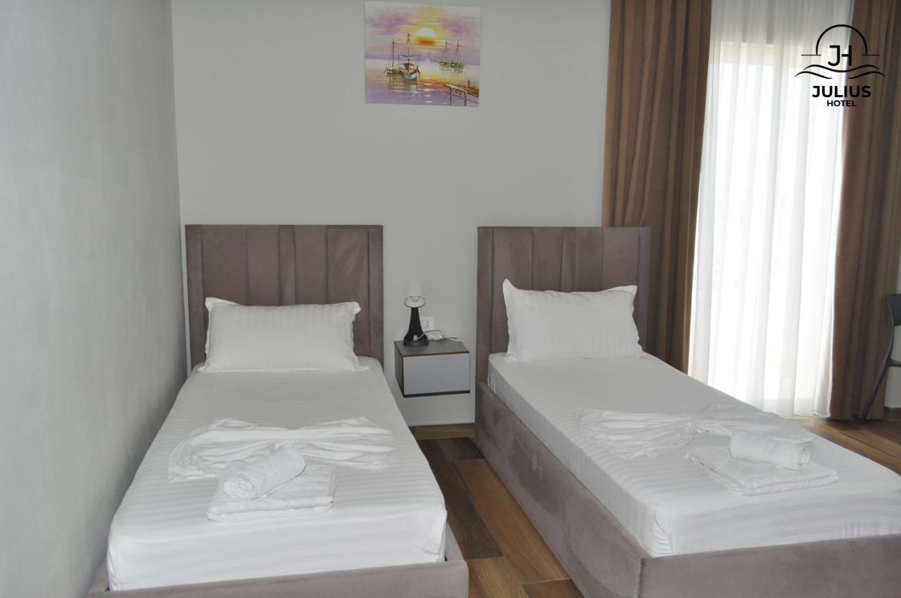 Julius Hotel Golem  Bagian luar foto