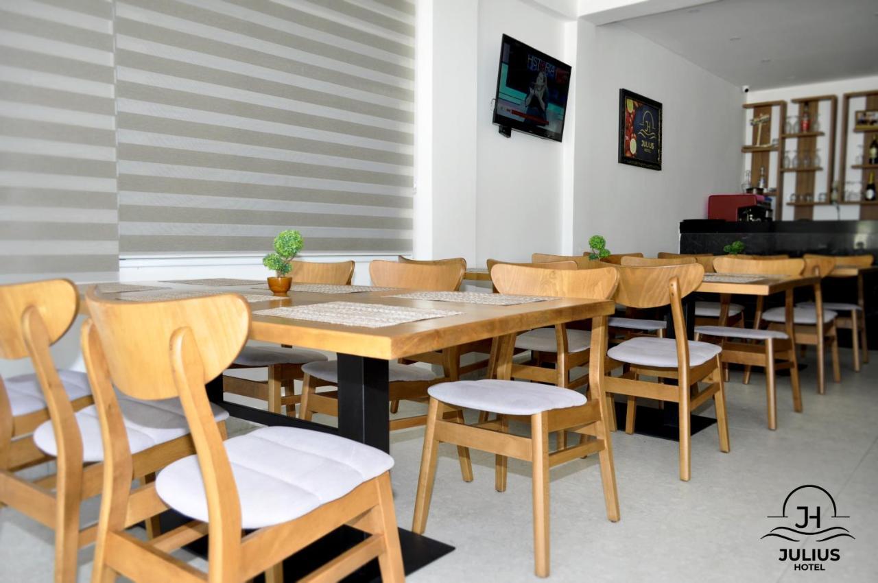 Julius Hotel Golem  Bagian luar foto