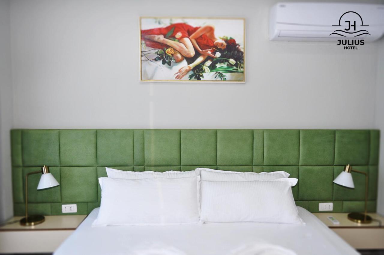 Julius Hotel Golem  Bagian luar foto