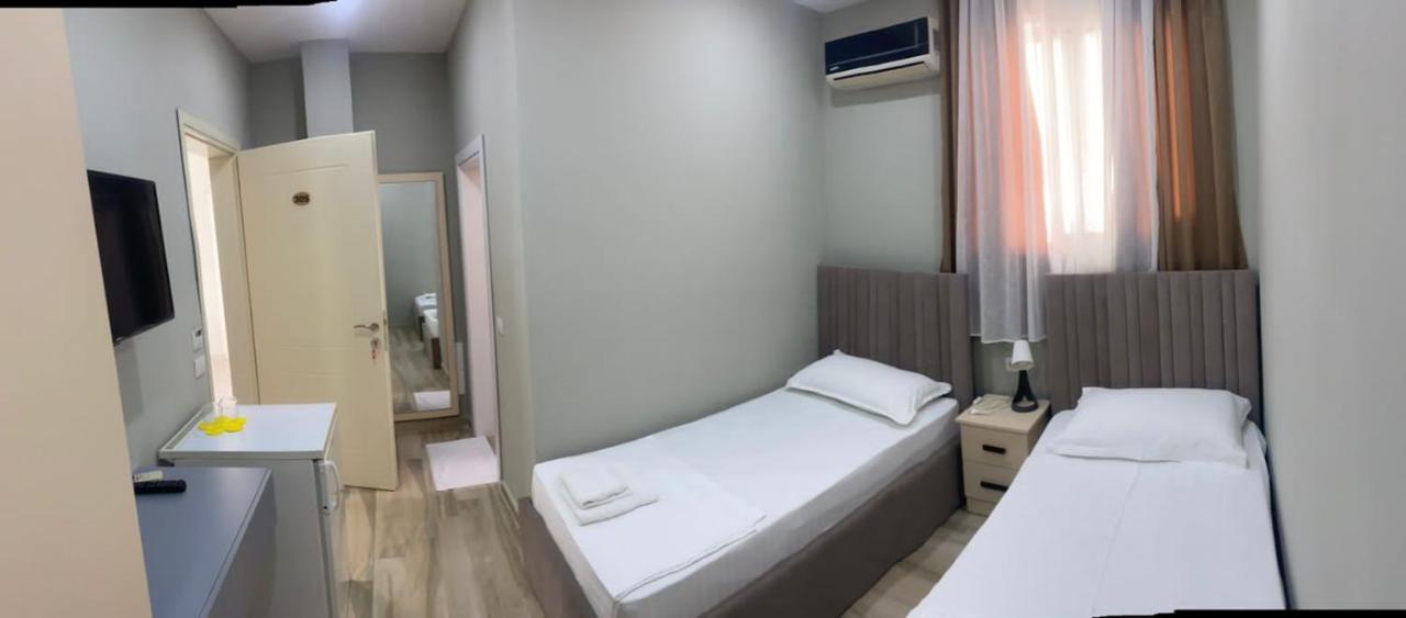 Julius Hotel Golem  Bagian luar foto