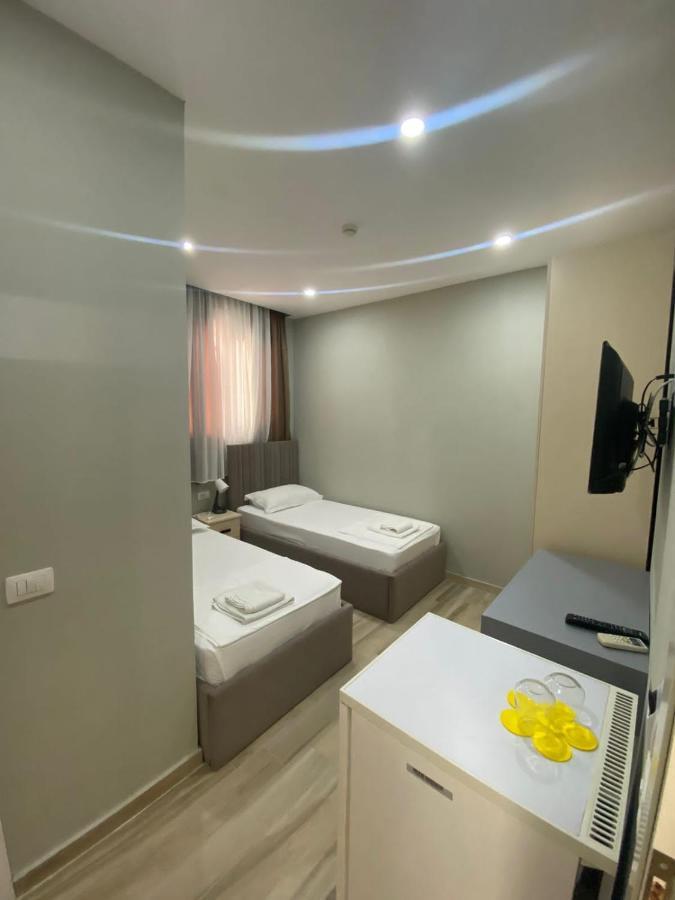 Julius Hotel Golem  Bagian luar foto