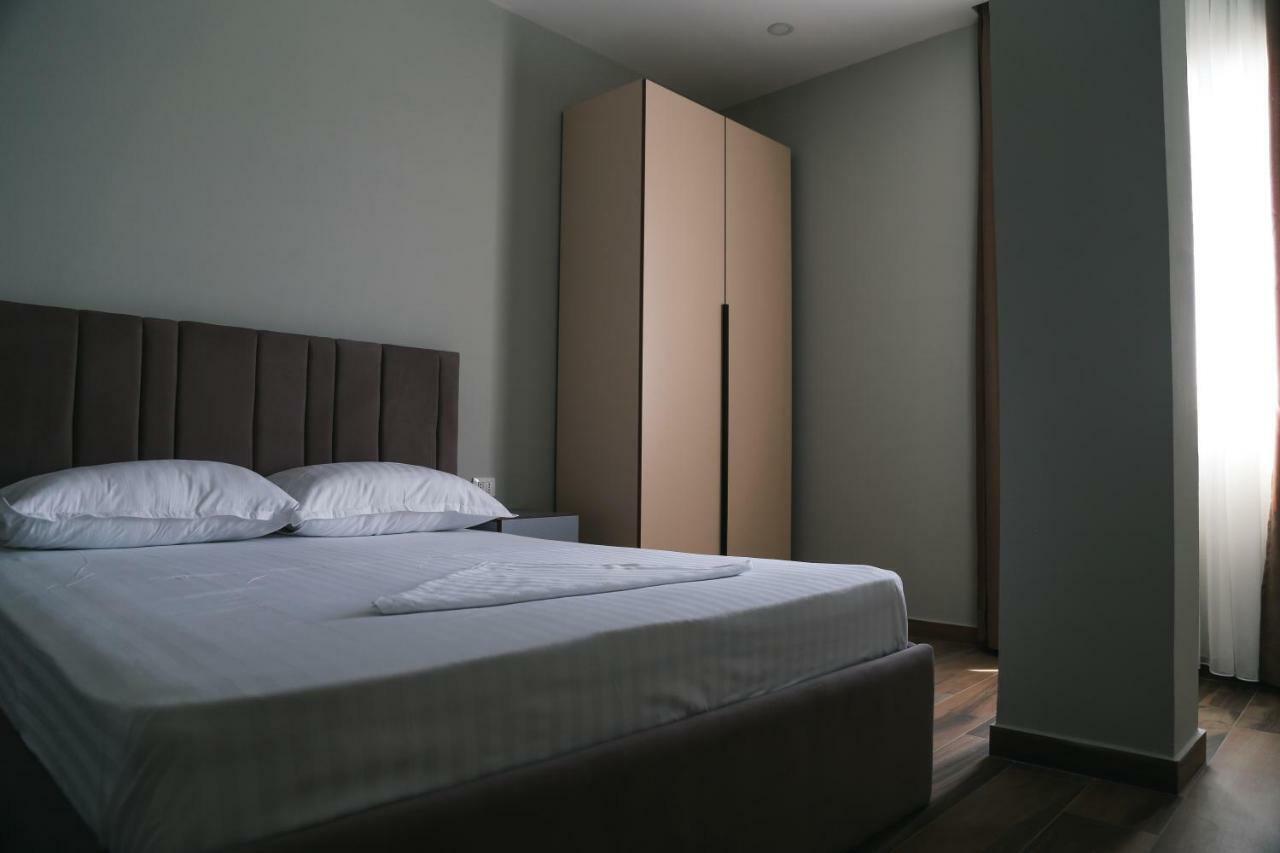 Julius Hotel Golem  Bagian luar foto