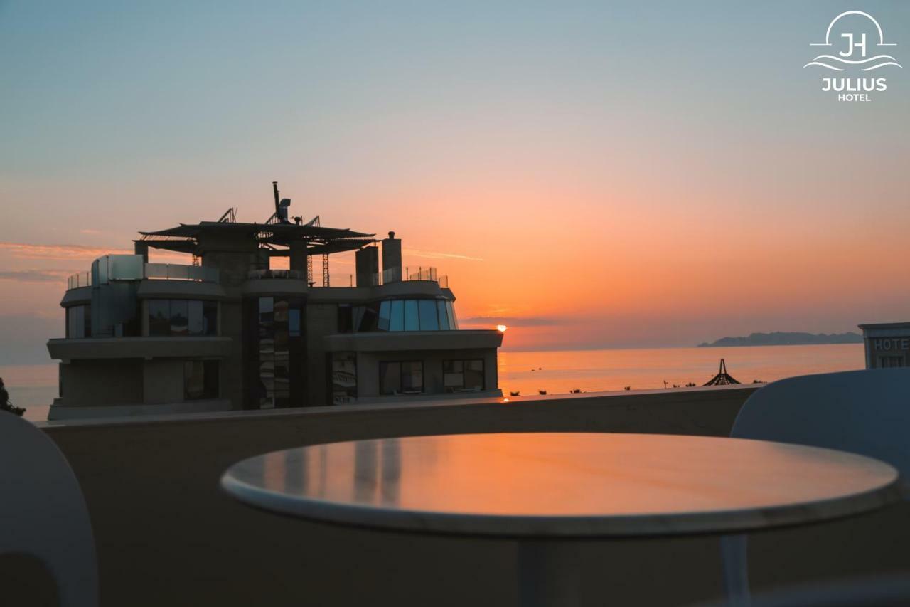 Julius Hotel Golem  Bagian luar foto