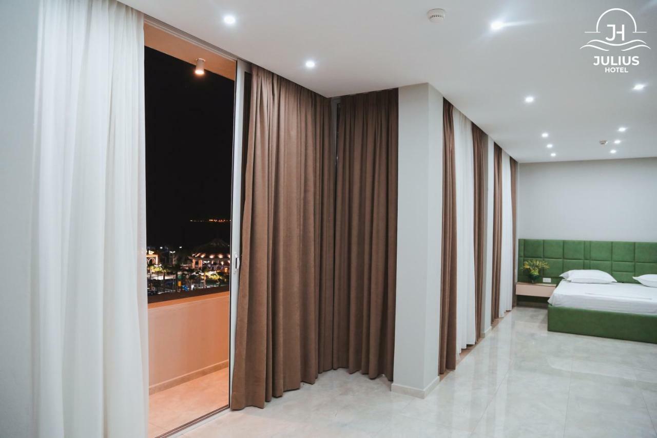 Julius Hotel Golem  Bagian luar foto