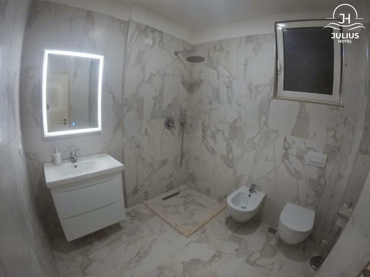 Julius Hotel Golem  Bagian luar foto