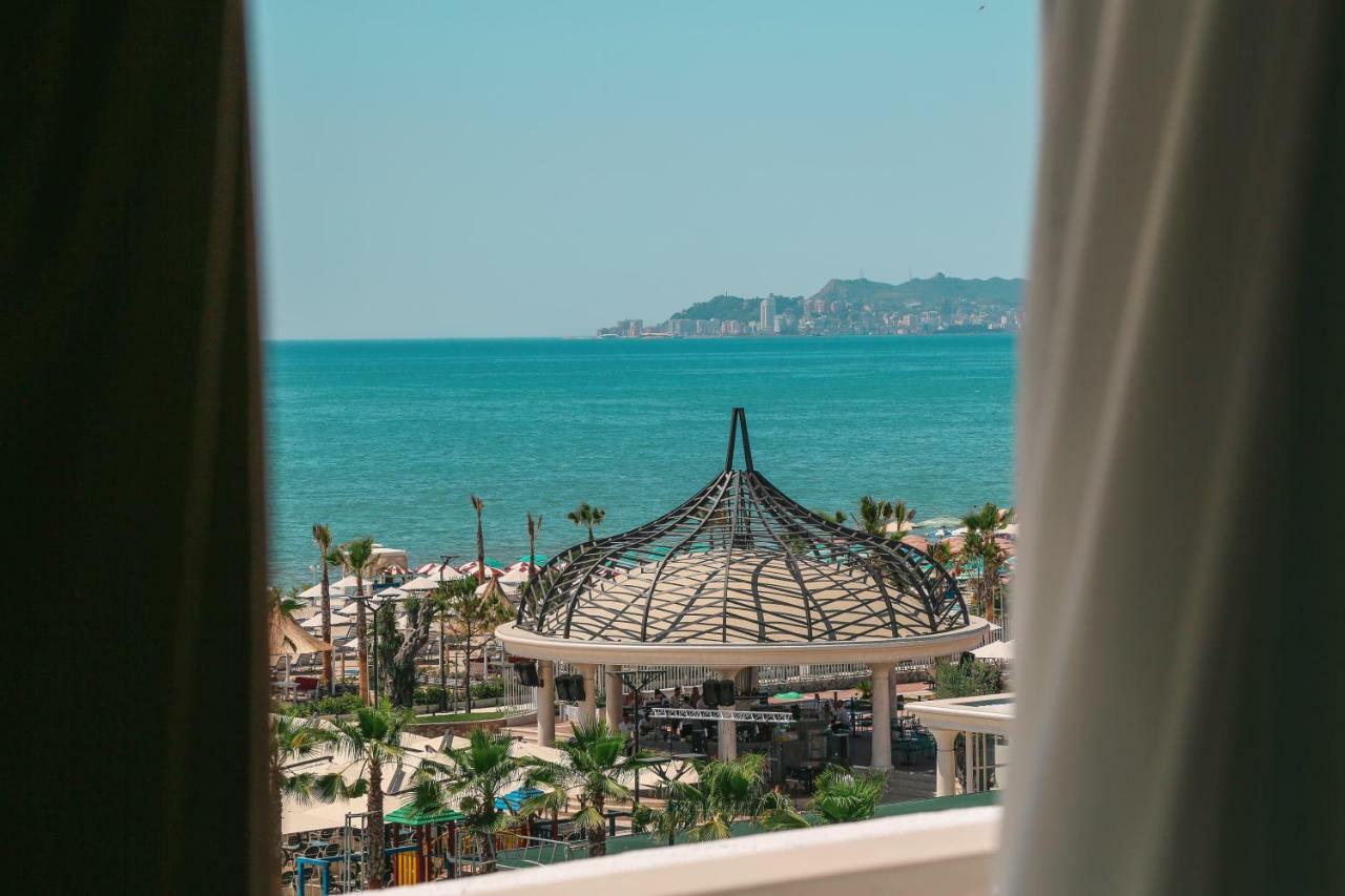 Julius Hotel Golem  Bagian luar foto