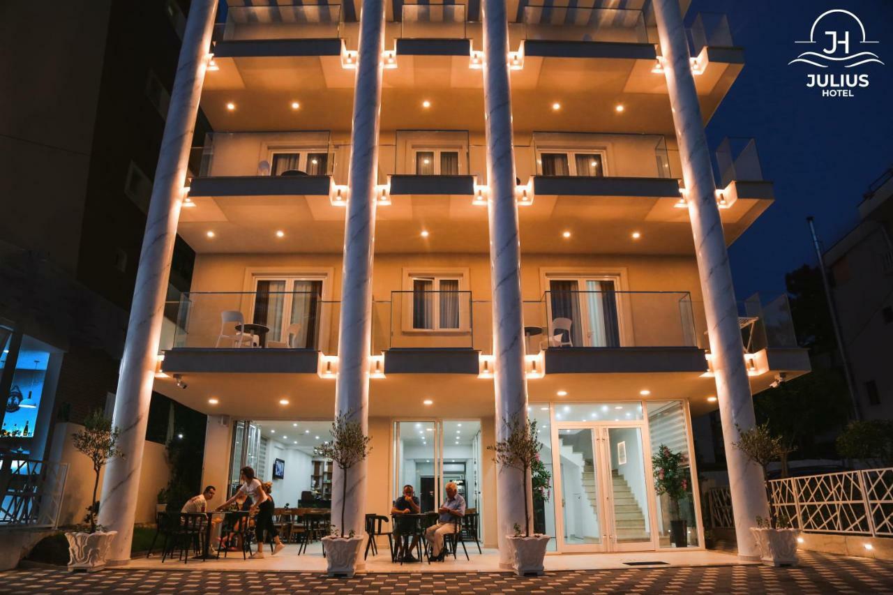 Julius Hotel Golem  Bagian luar foto