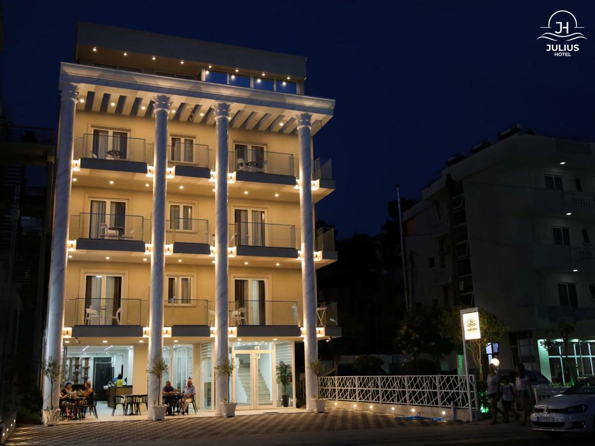 Julius Hotel Golem  Bagian luar foto
