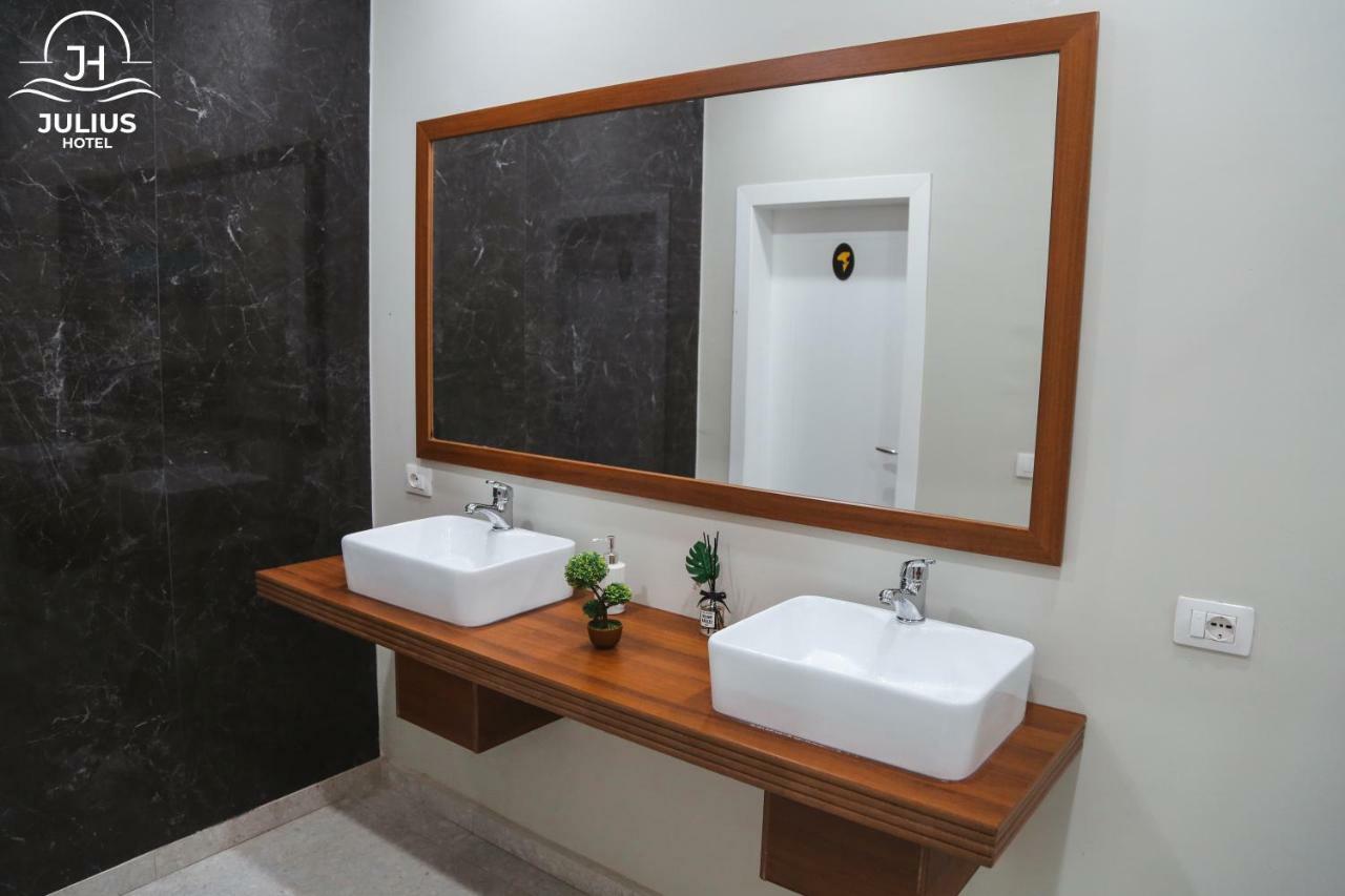 Julius Hotel Golem  Bagian luar foto