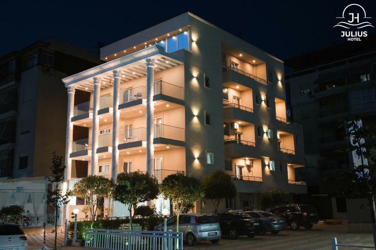 Julius Hotel Golem  Bagian luar foto