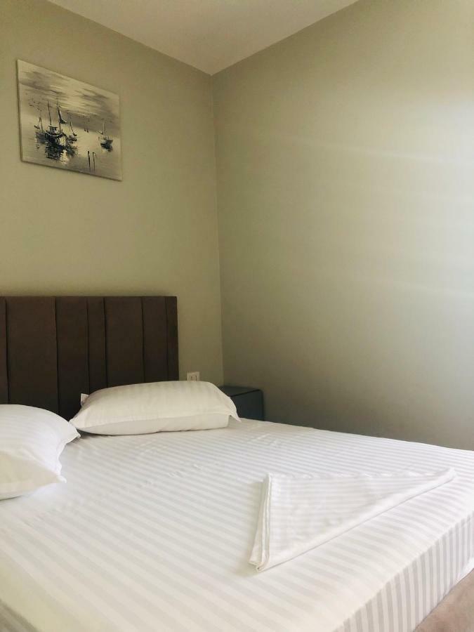 Julius Hotel Golem  Bagian luar foto