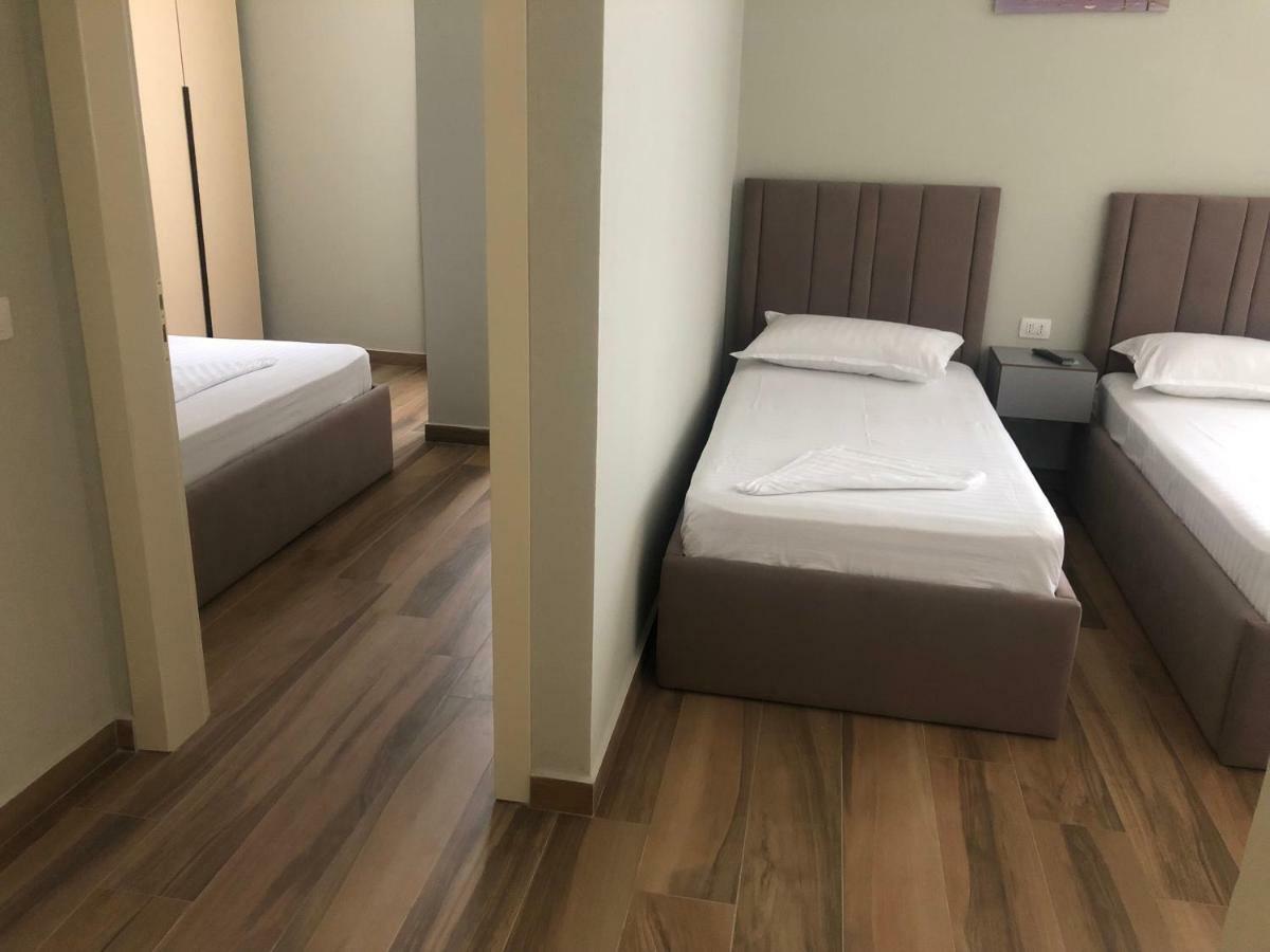 Julius Hotel Golem  Bagian luar foto