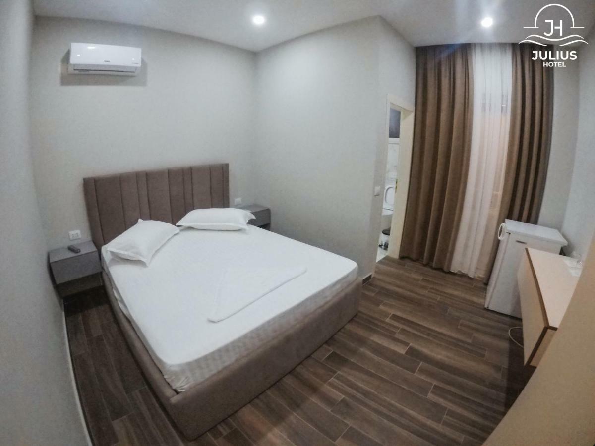 Julius Hotel Golem  Bagian luar foto
