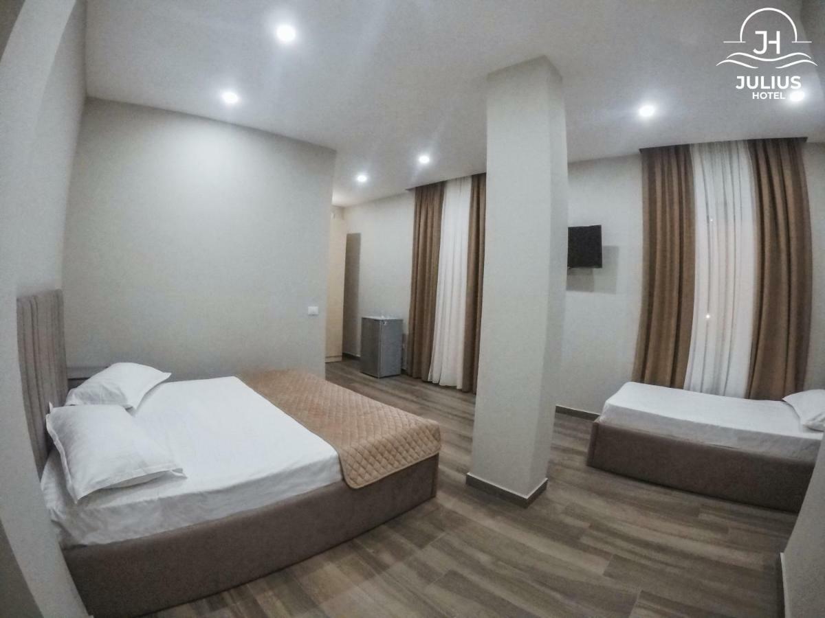 Julius Hotel Golem  Bagian luar foto