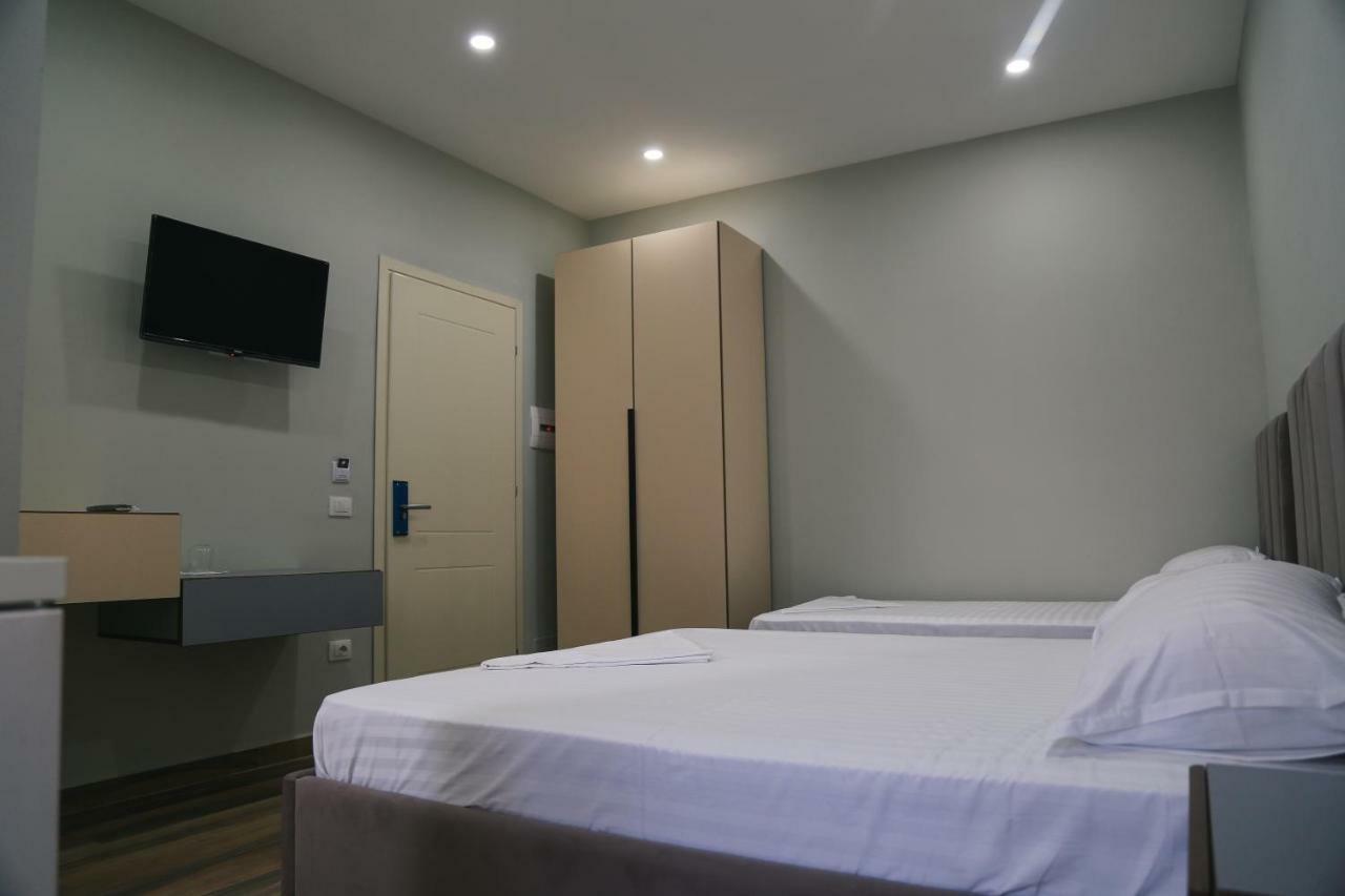 Julius Hotel Golem  Bagian luar foto