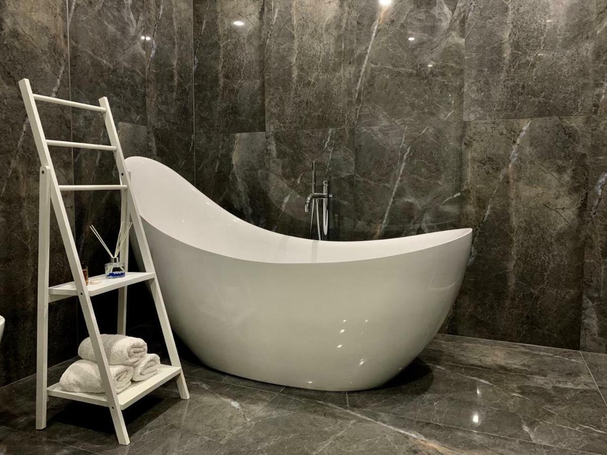 Julius Hotel Golem  Bagian luar foto