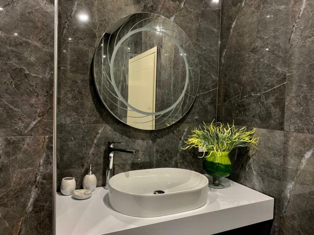 Julius Hotel Golem  Bagian luar foto