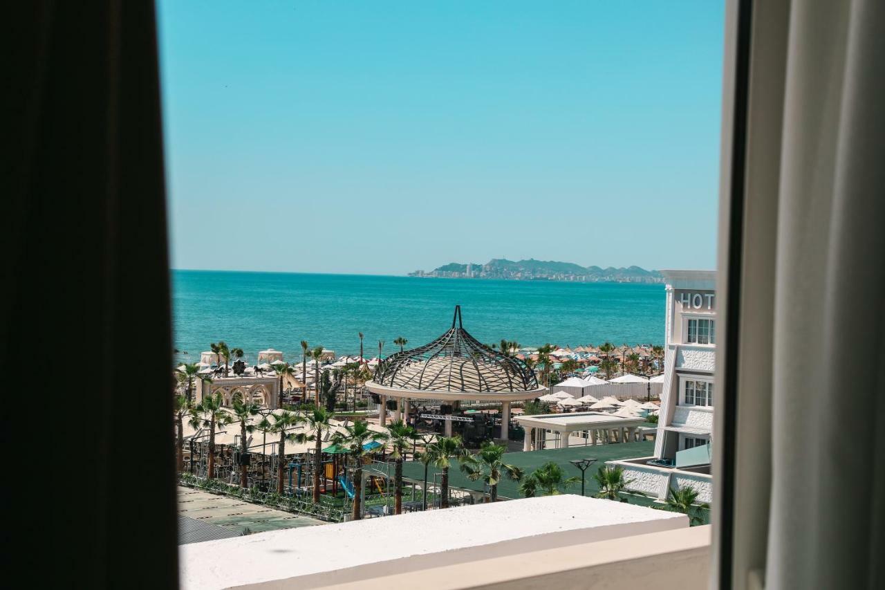 Julius Hotel Golem  Bagian luar foto