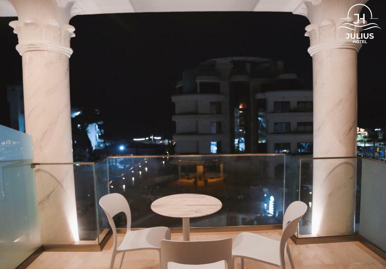 Julius Hotel Golem  Bagian luar foto