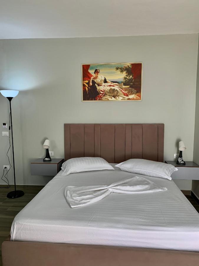 Julius Hotel Golem  Bagian luar foto