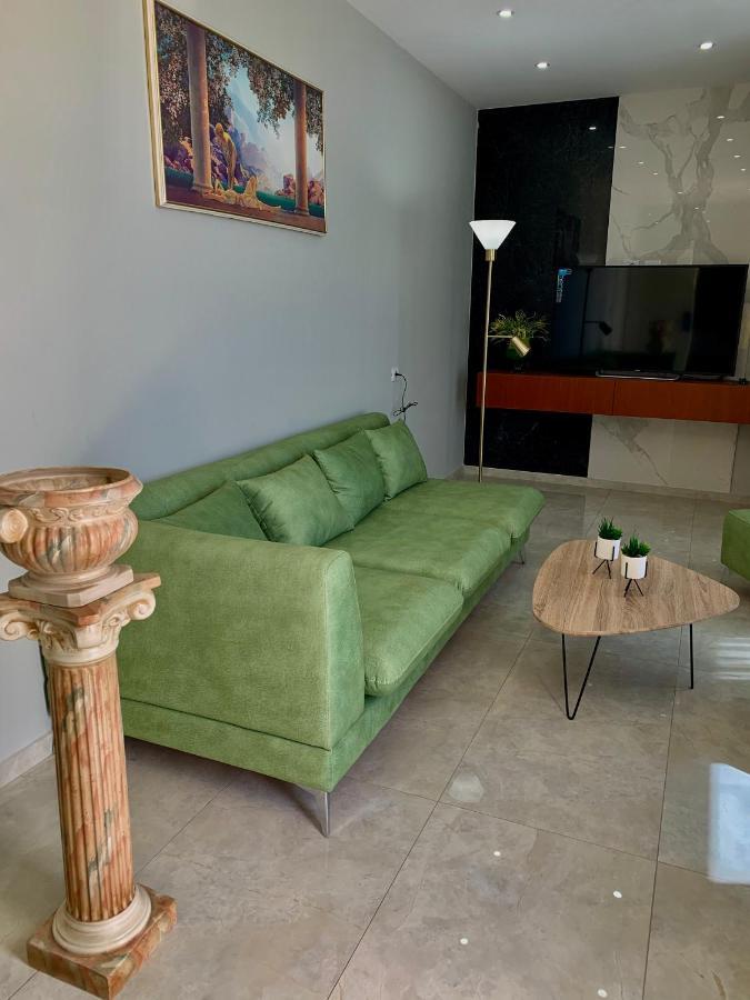 Julius Hotel Golem  Bagian luar foto